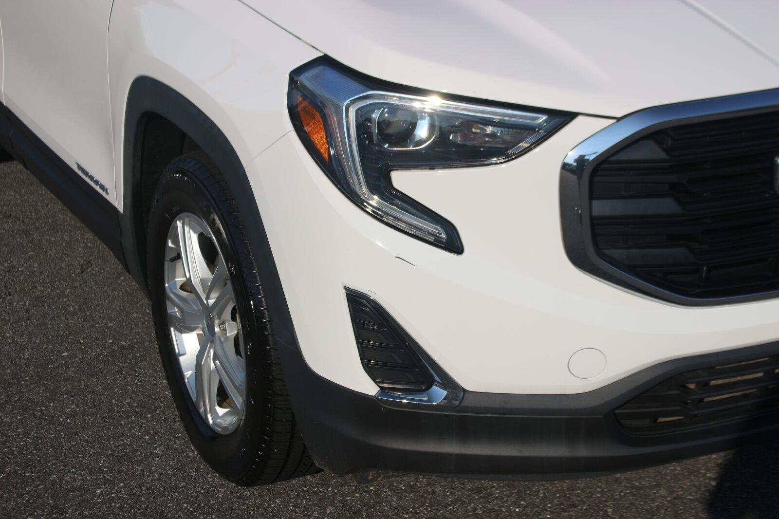 Used 2020 SUMMIT WHITE GMC SLE image 8