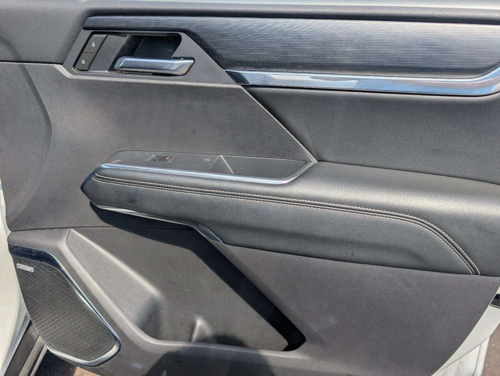 Used 2026 Summit White GMC Elevation image 40