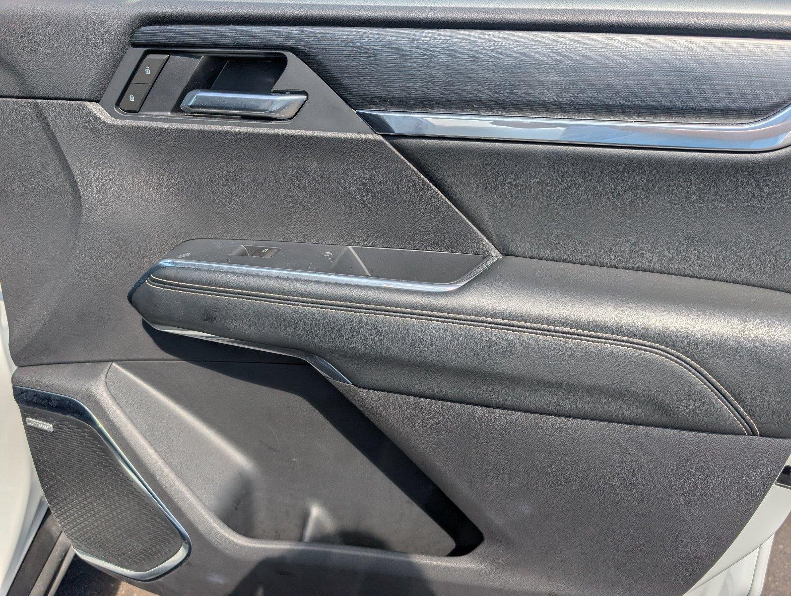 Used 2026 Summit White GMC Elevation image 40