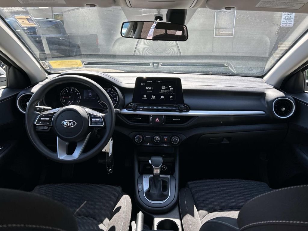 Used 2021 White Kia LXS image 15