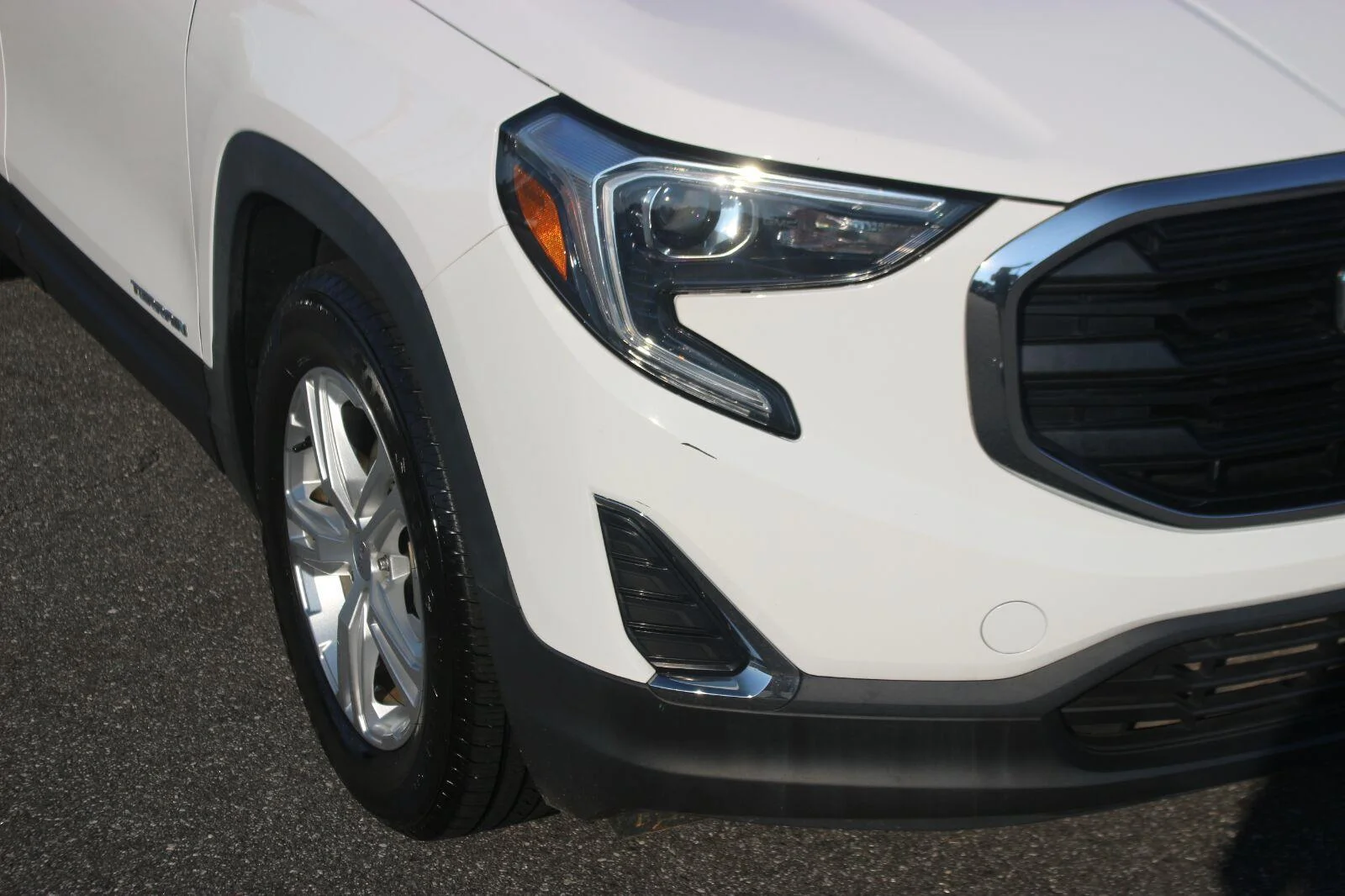 Used 2020 SUMMIT WHITE GMC SLE image 8