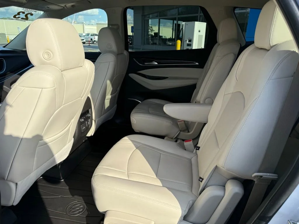 Used 2023 White Frost Tricoat Buick Essence image 12
