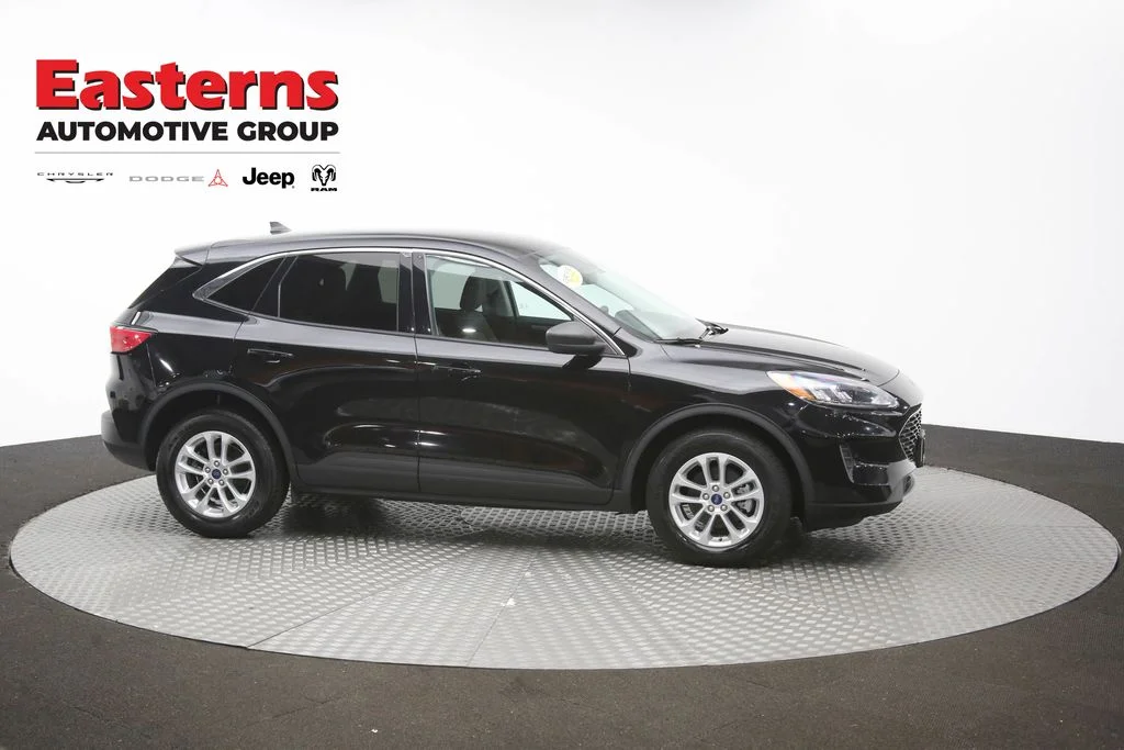 Used 2022 Black Ford SE image 45