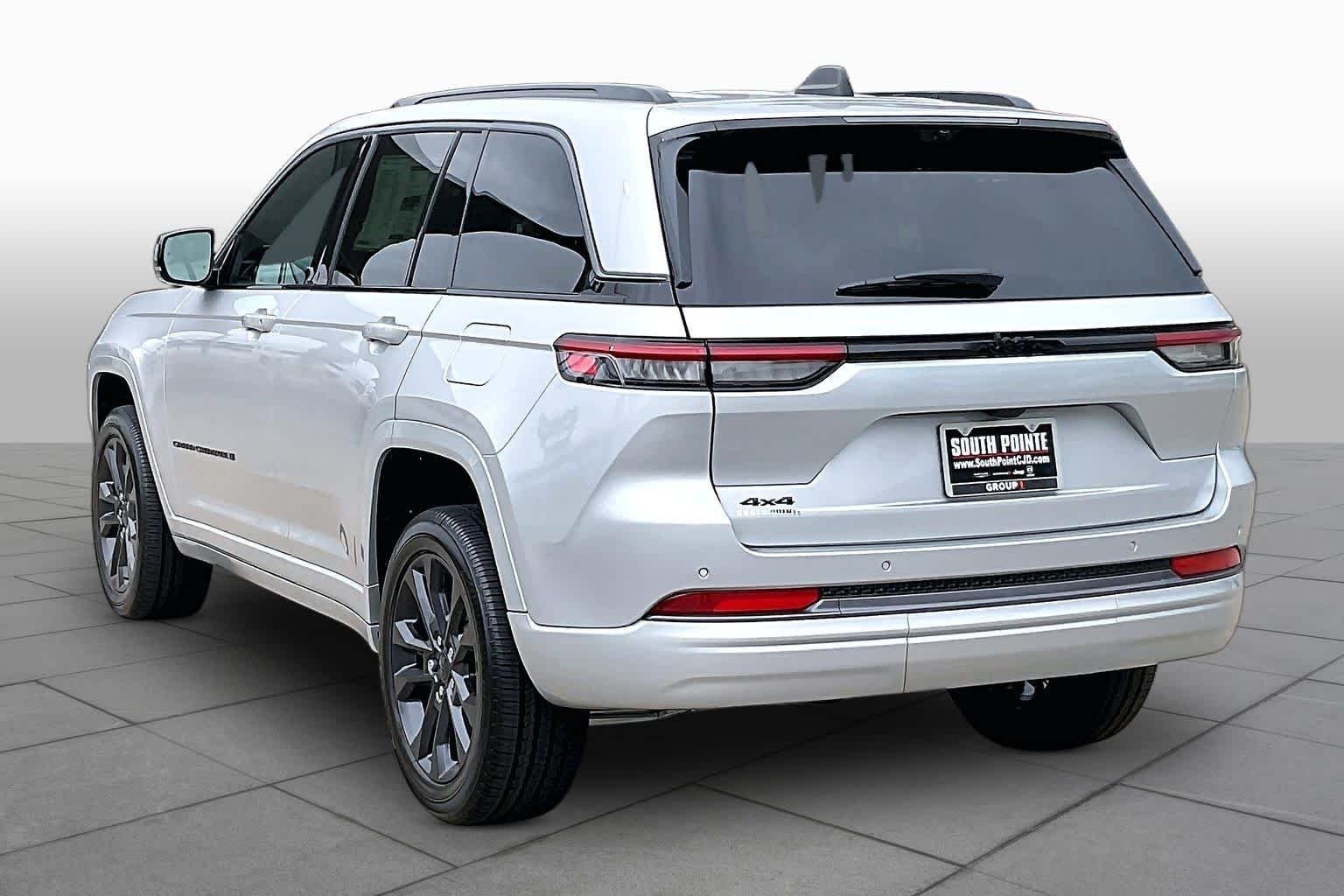 New 2026 Silver Zynith Exterior Paint Jeep Limited Reserve image 12