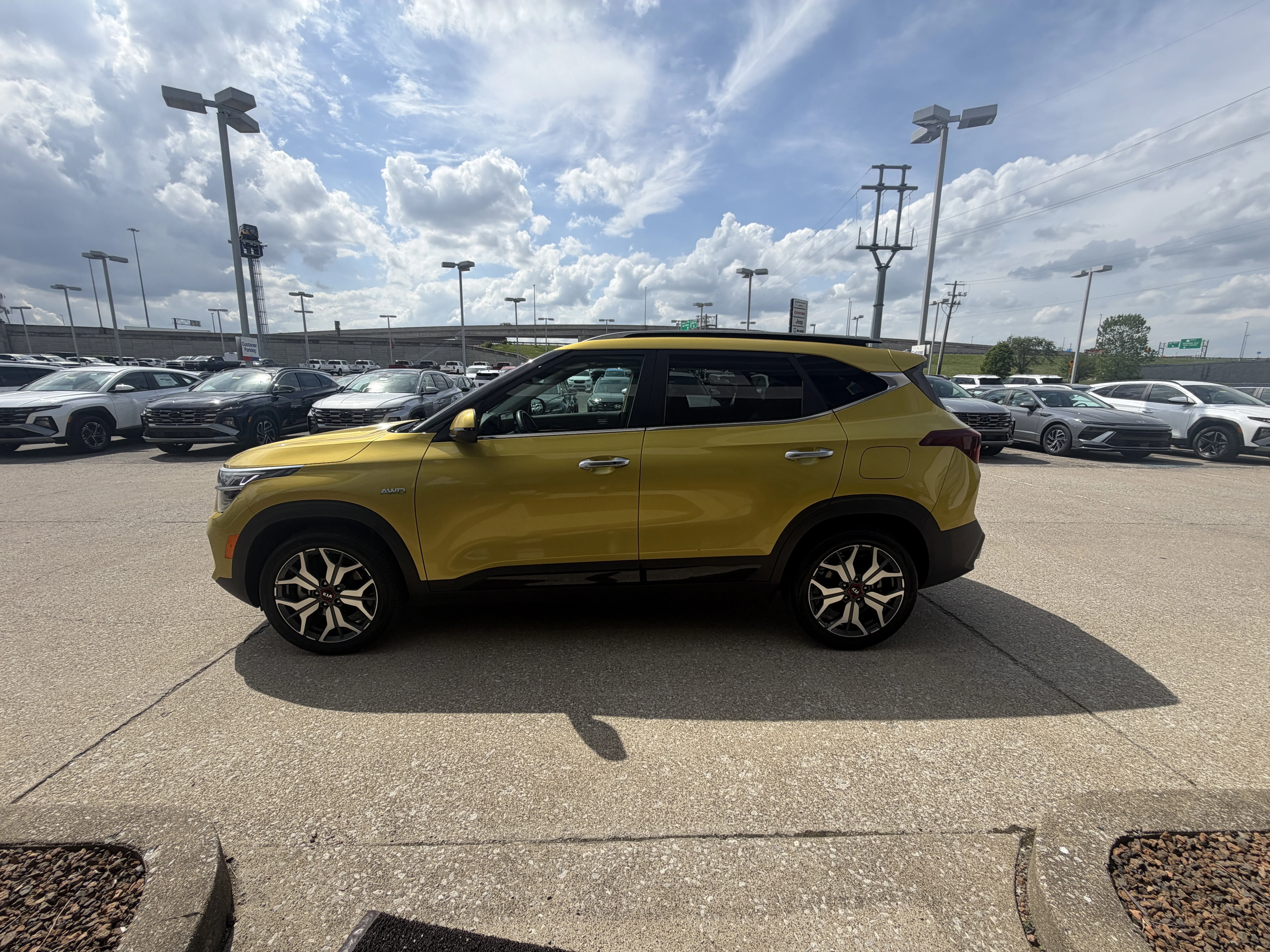 Used 2021 Starbright Yellow Kia SX image 15