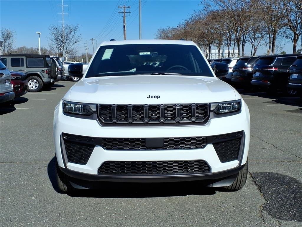 New 2026 Bright White Clear-Coat Exterior Paint Jeep Laredo Altitude image 2