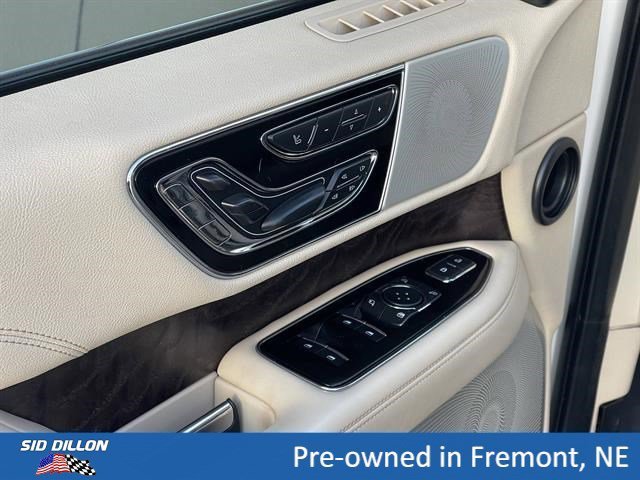 Used 2021 White Lincoln Reserve image 15