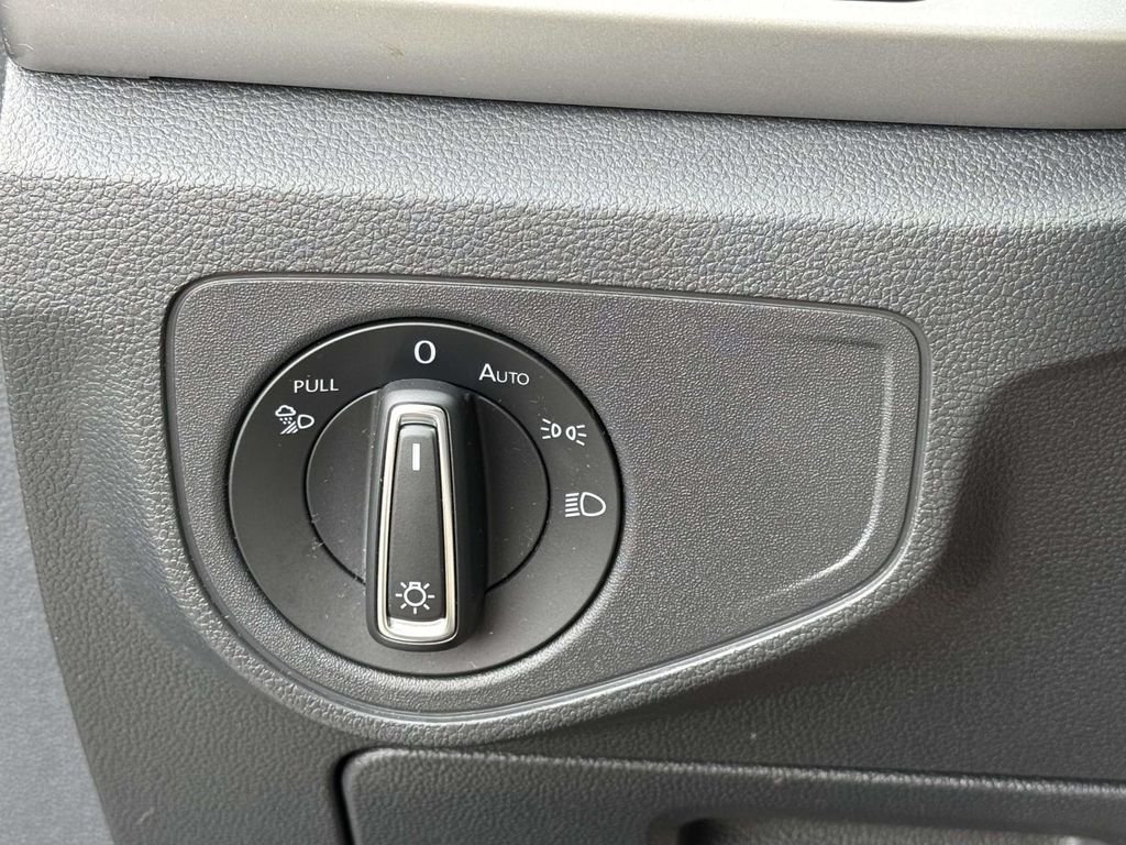 2023 Volkswagen Atlas SE w/Tech - Photo 28