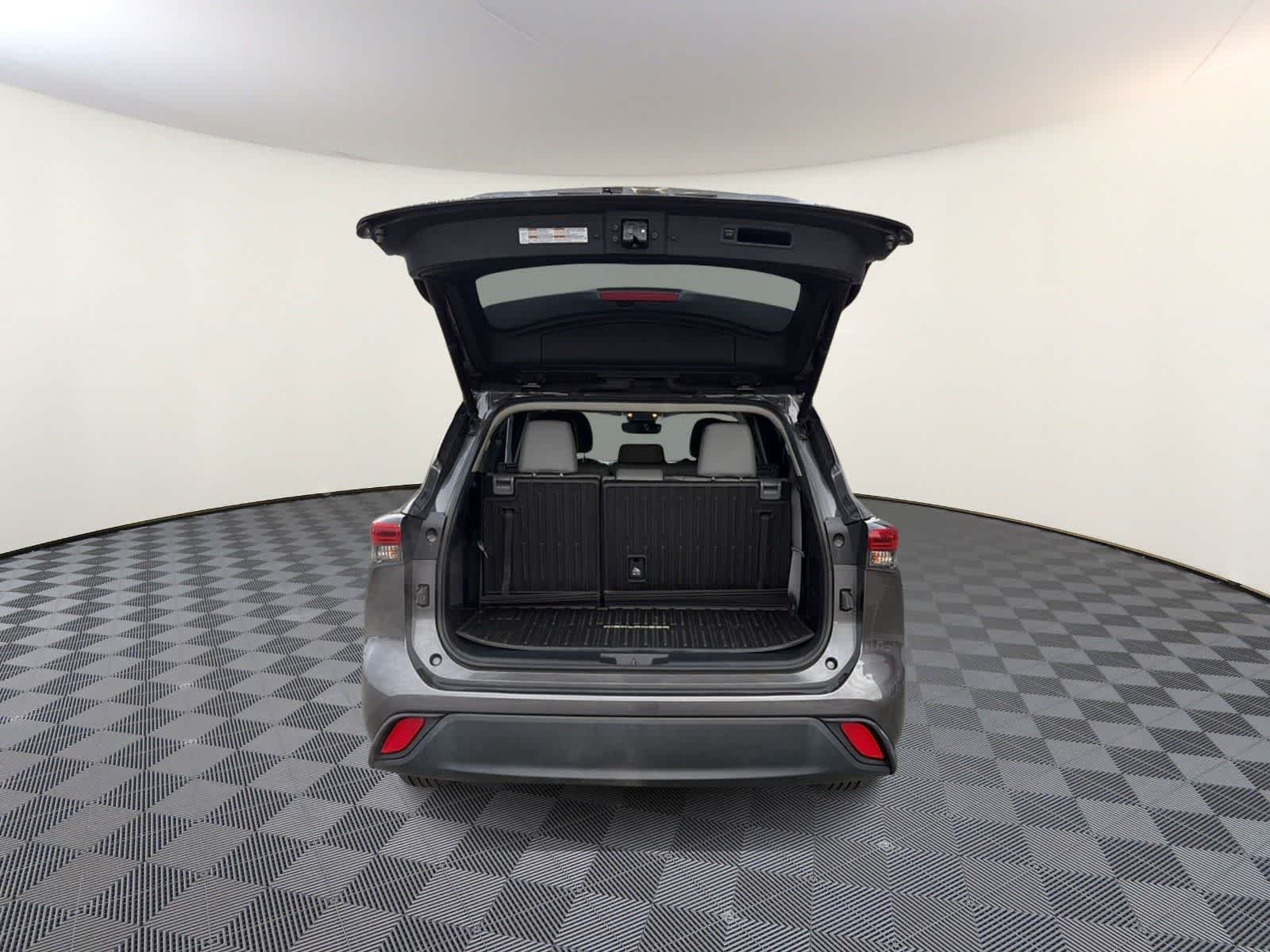 2022 Toyota Highlander XLE - Photo 8