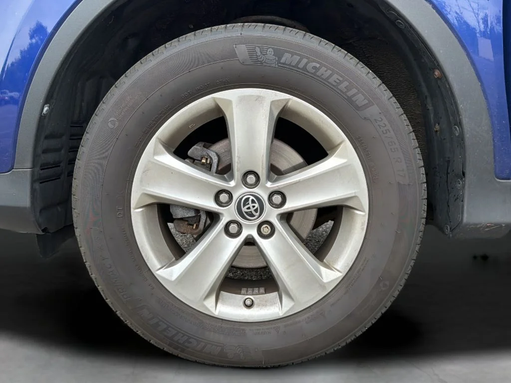 Used 2015 Blue Toyota XLE image 15