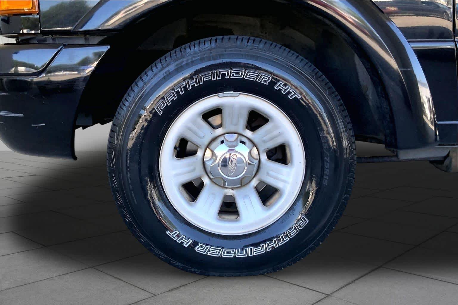 Used 2003 Black Ford Edge image 9