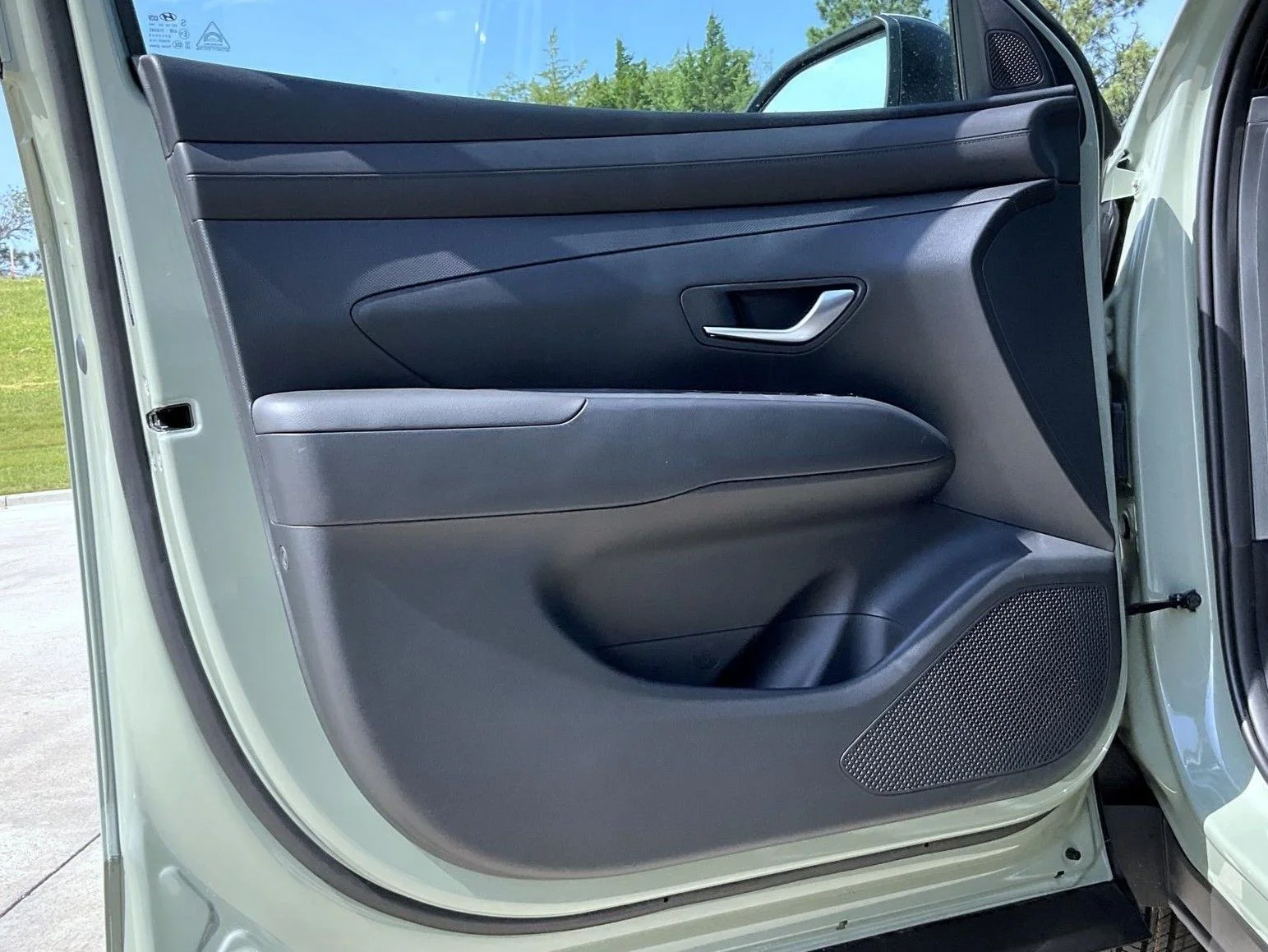 New 2027 Green Hyundai SE image 9