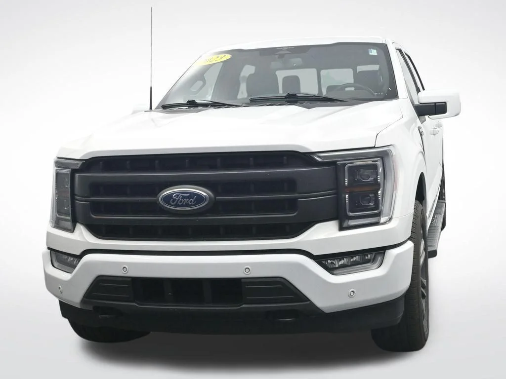 Certified Used 2023 Oxford White Ford Lariat image 2