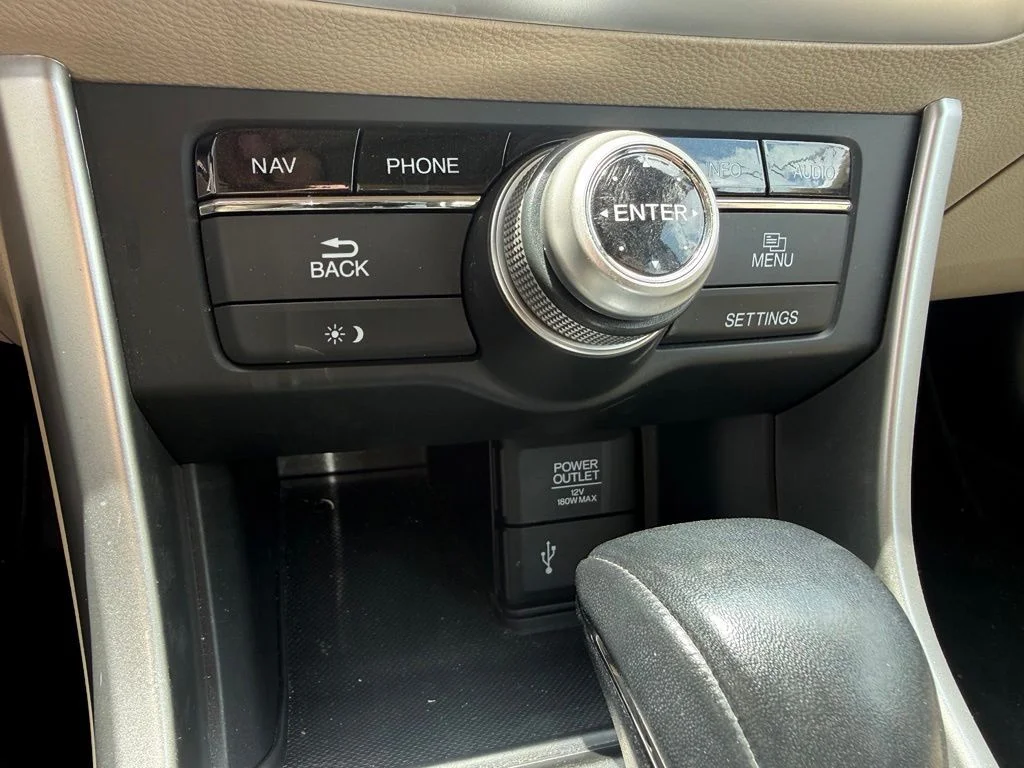 Used 2014 Modern Steel Metallic Honda Touring image 30