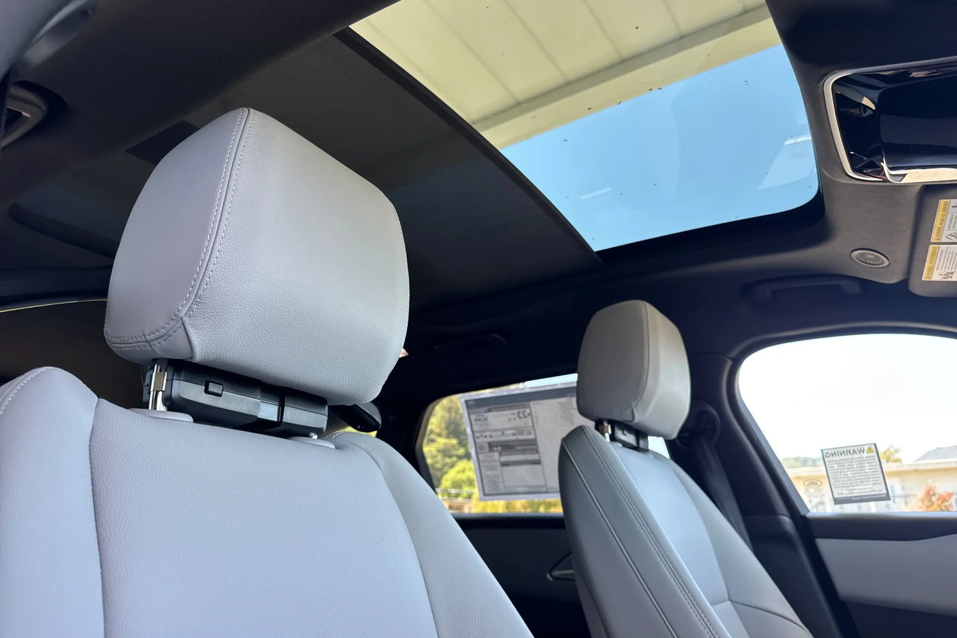 New 2026 Fuji White Land Rover Dynamic SE image 19