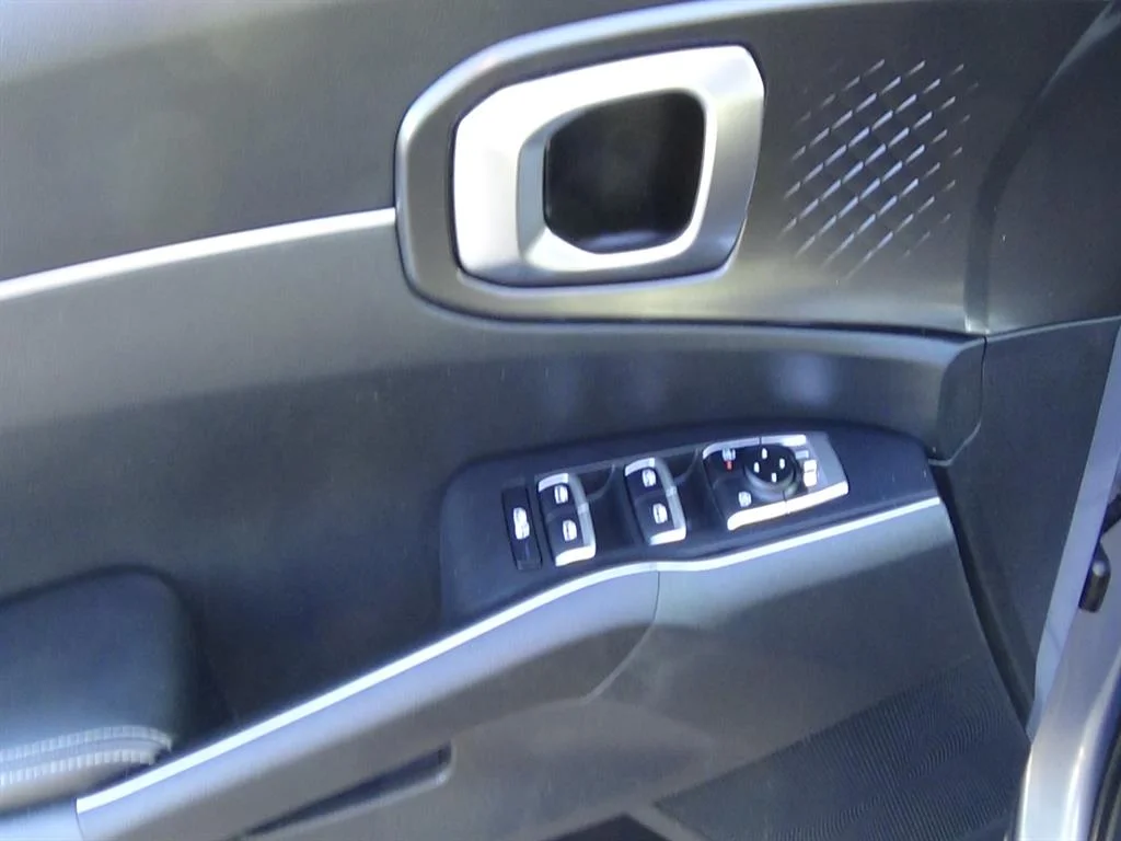 Certified Used 2024 Everlasting Silver (erg) Kia S image 14