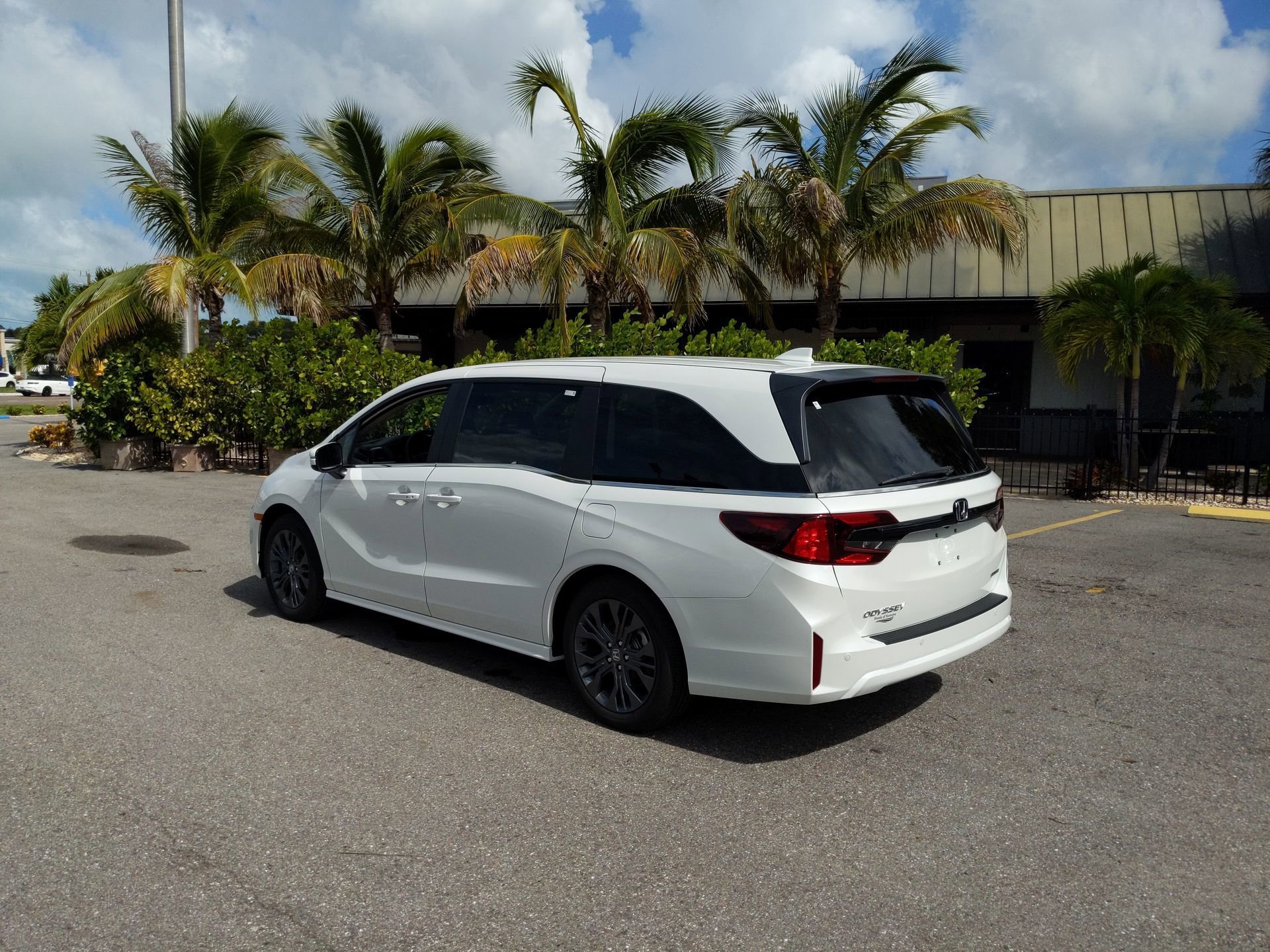 New 2026 Platinum White Pearl Honda Touring image 8