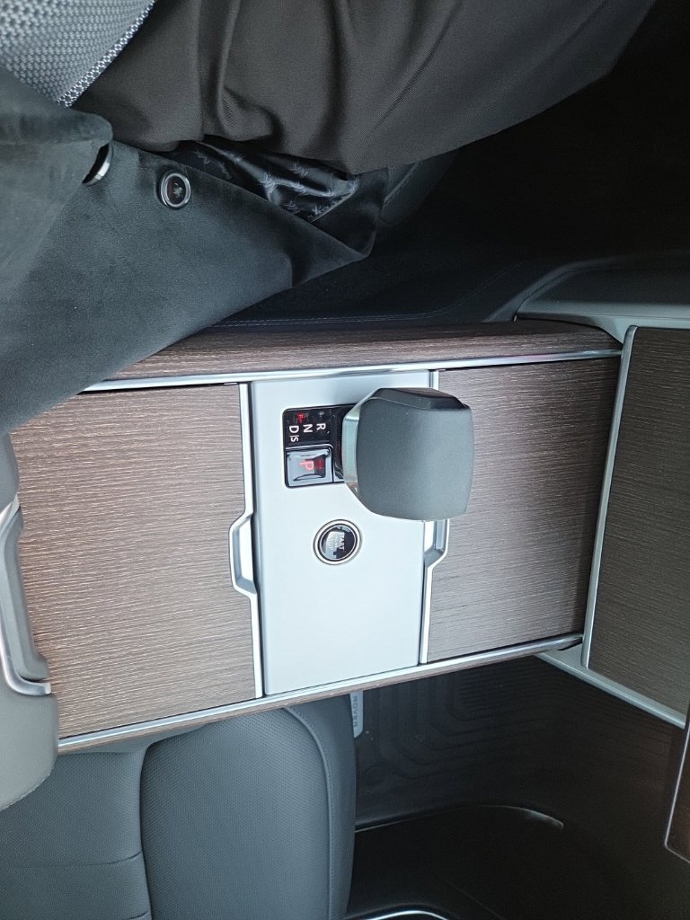 Certified Used 2024 Gold Land Rover Autobiography image 30