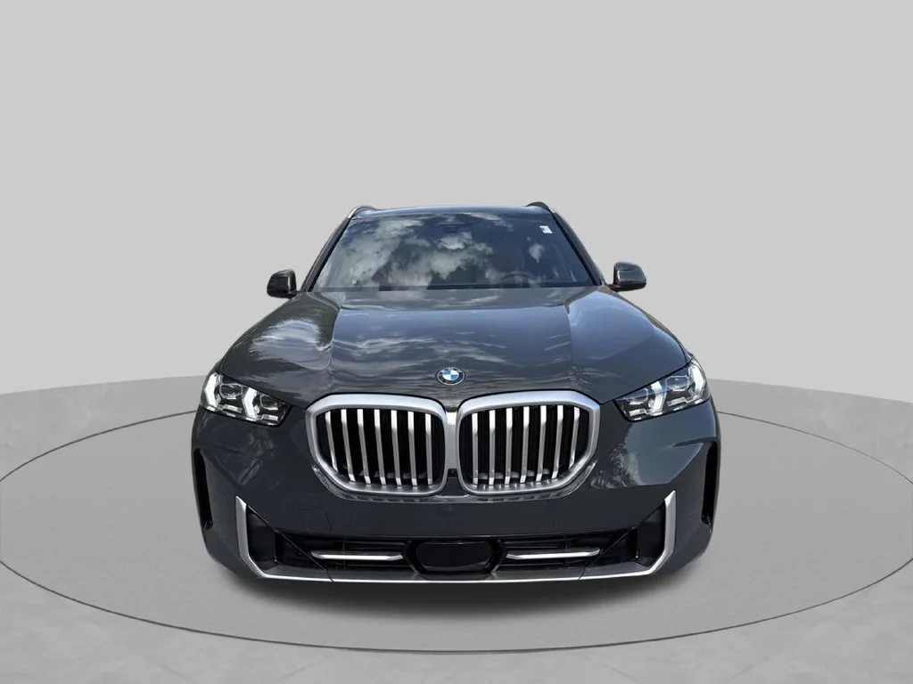 Used 2026 Gray BMW xDrive40i image 9