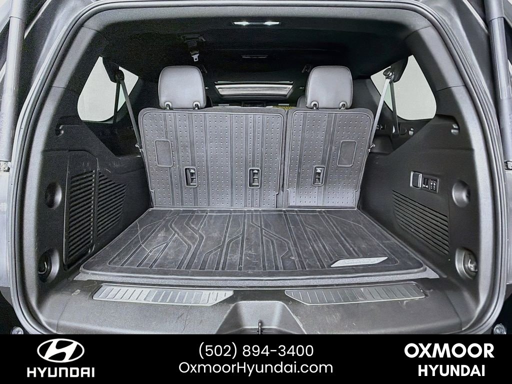 Used 2023 Black Chevrolet Z71 image 27