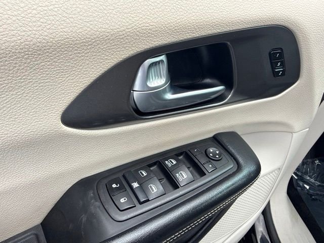 Used 2024 Black Chrysler Touring L image 28