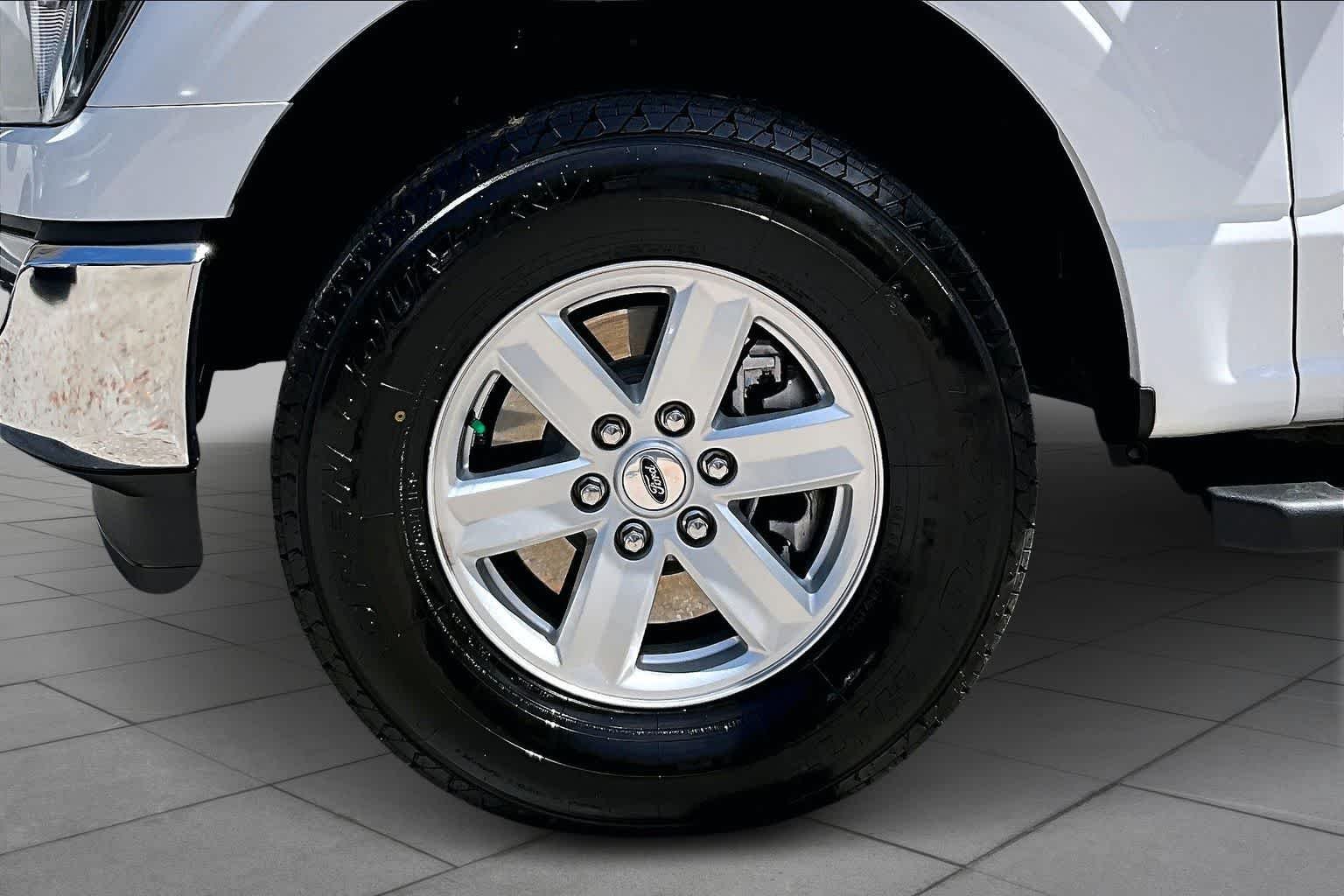 Used 2023 Oxford White Ford XL image 28