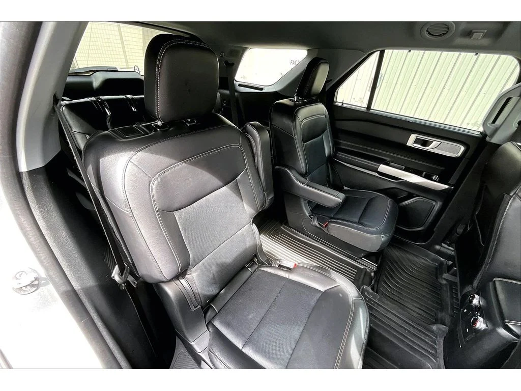 Used 2023 Iconic Silver Metallic Ford Limited image 26