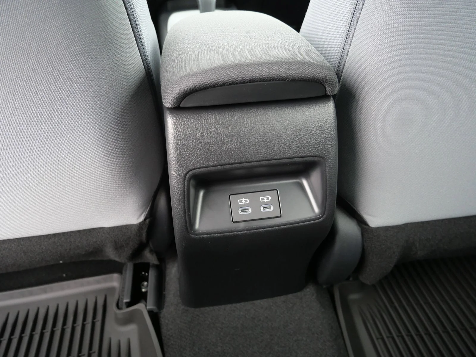 2026 Toyota Corolla SE - Photo 16