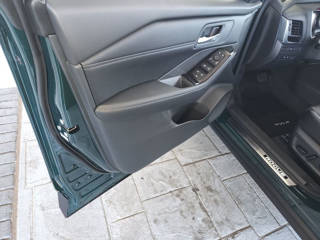 New 2026 Obsidian Green Pearl Nissan Dark Armor image 23
