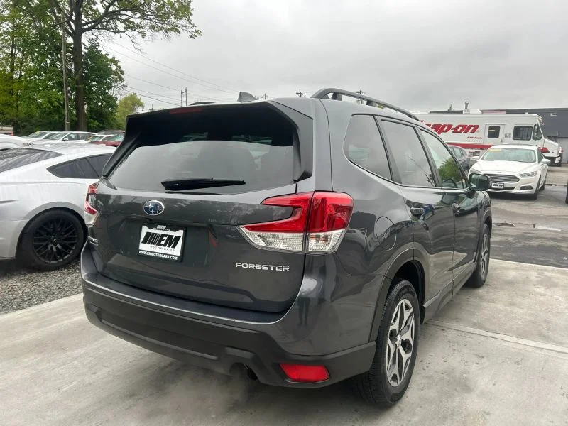 Used 2022 Gray Subaru Premium Sport Utility 4D image 8
