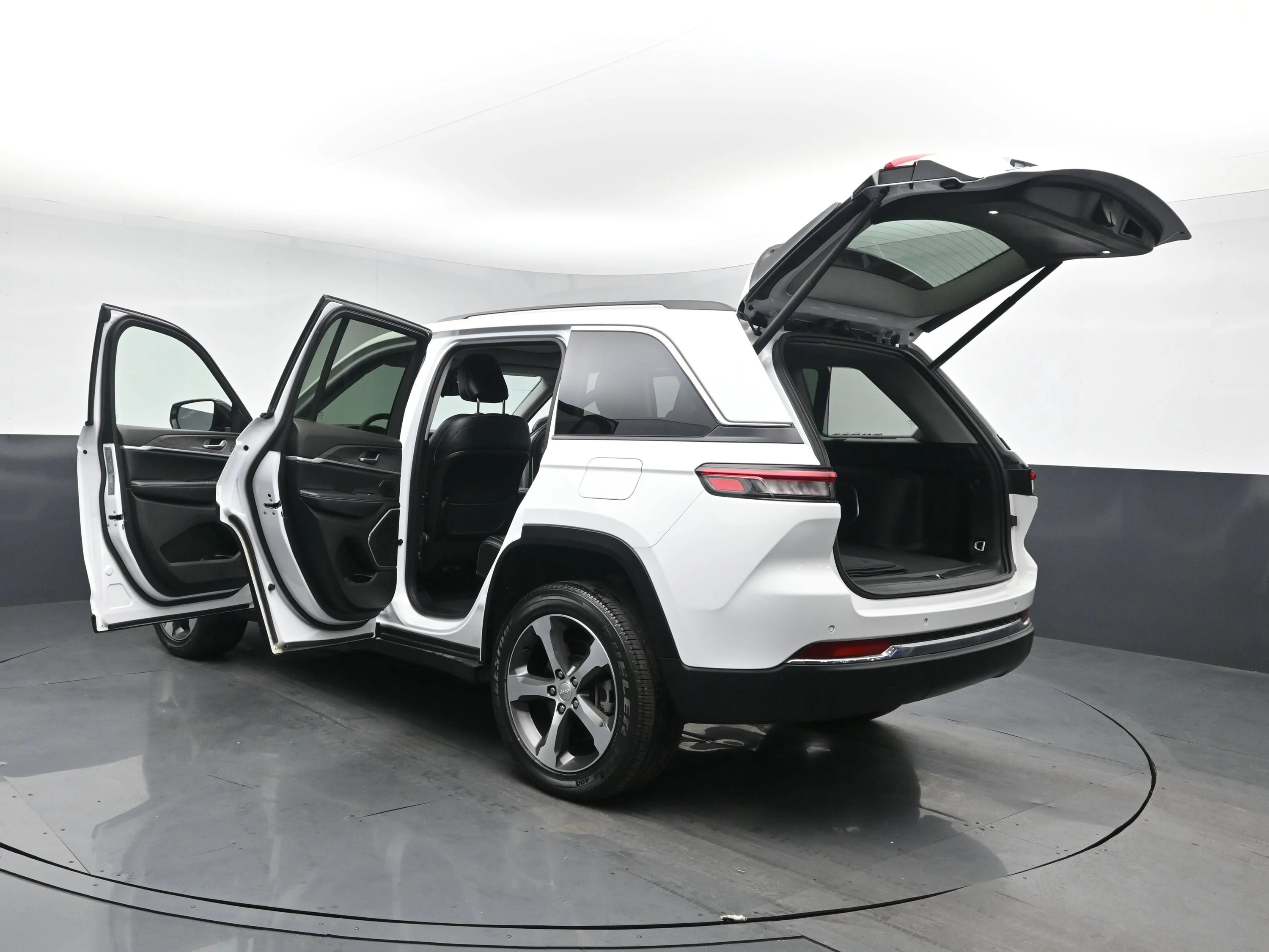 Used 2023 Bright White Clearcoat Jeep  image 27