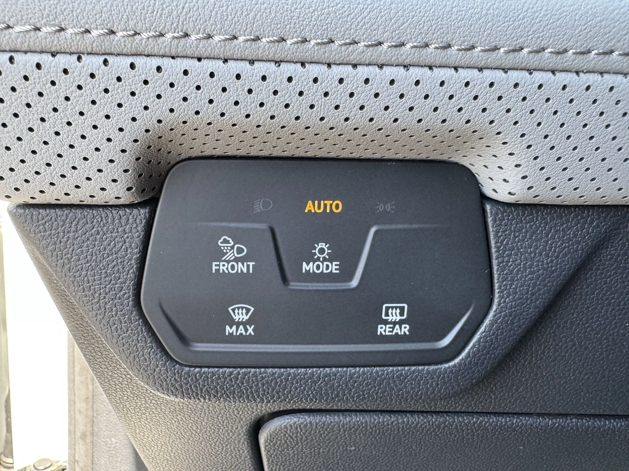 New 2026 Opal White Pearl Volkswagen 2.0T Peak Edition image 28