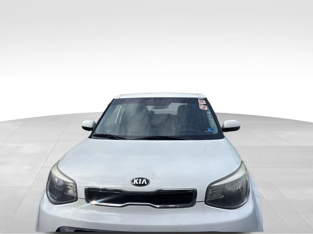 Used 2016 White Kia Plus image 4