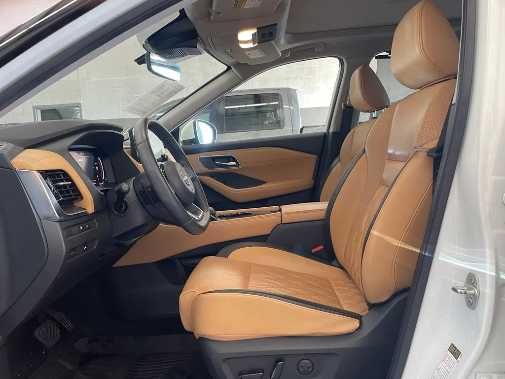 Used 2023 White Nissan Platinum image 10