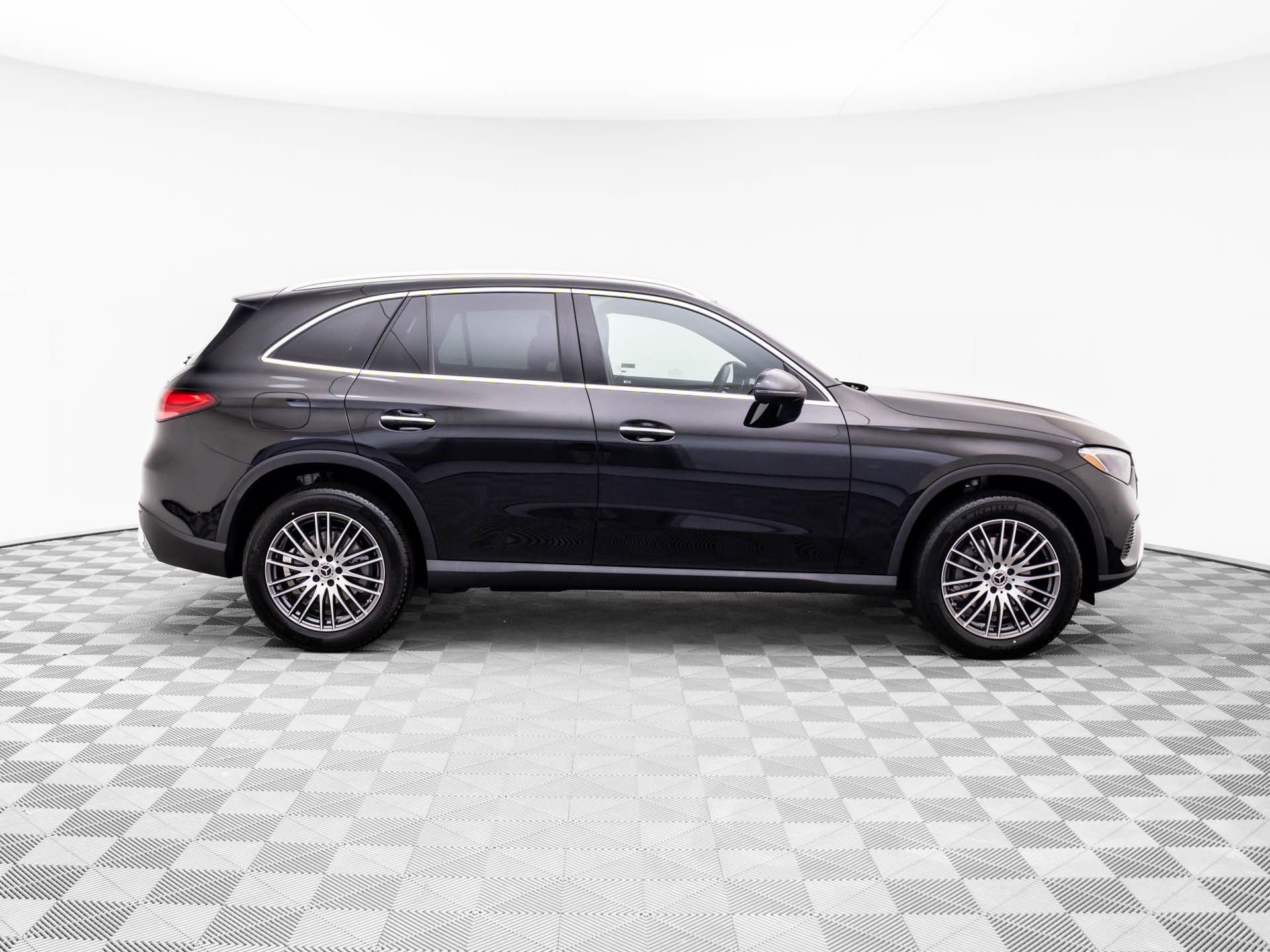 New 2026 Black Mercedes-Benz GLC 300 image 6