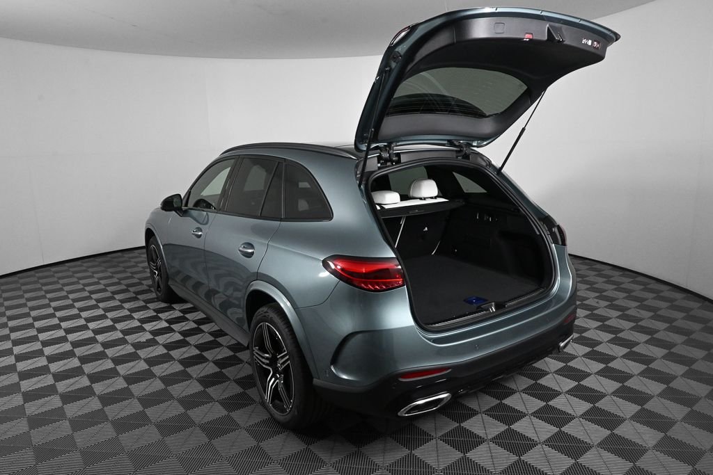 New 2026 Verde Silver Metallic Mercedes-Benz GLC 300 image 31