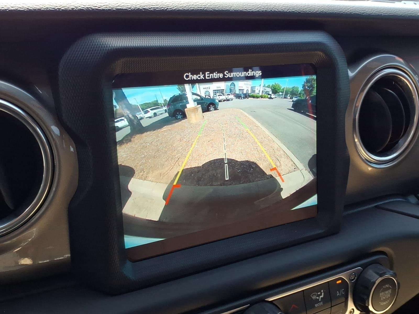 Used 2018 Punkn Metallic Clearcoat Jeep Sahara image 3