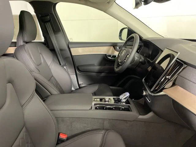 2025 Volvo XC90 Plus - Photo 21