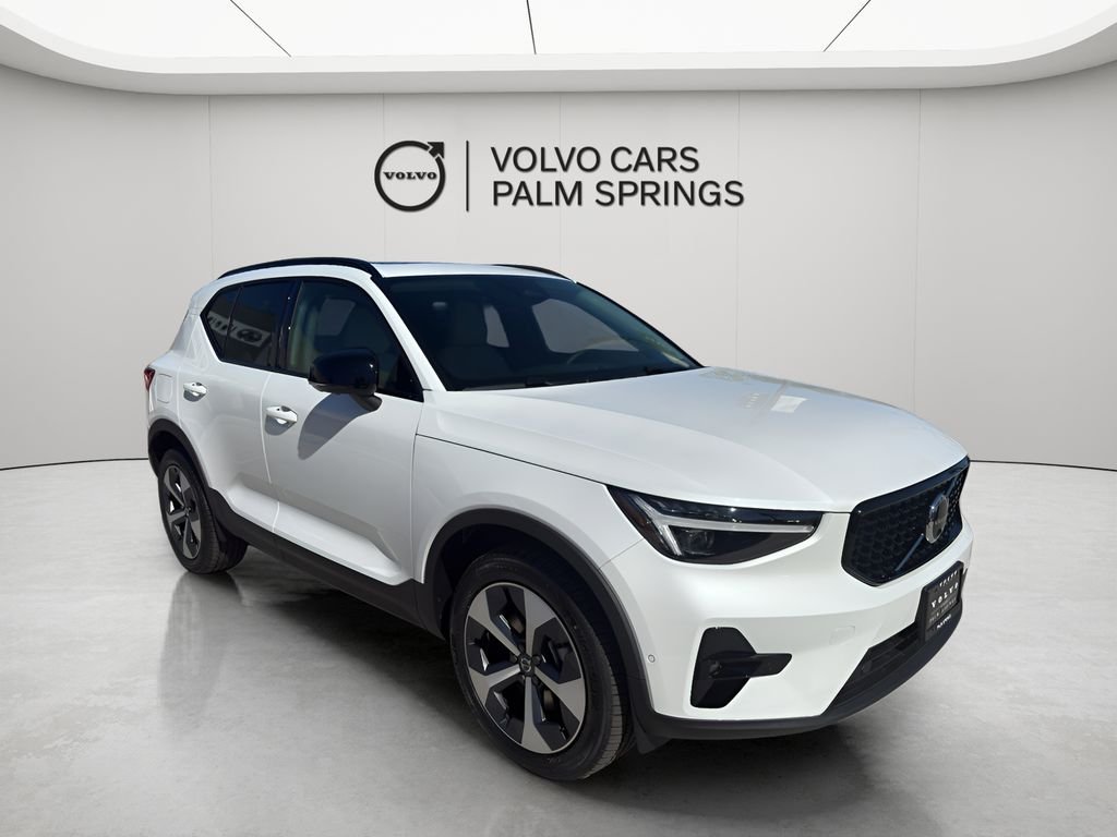 2026 Volvo XC40 B5 Plus Dark AWD's photo