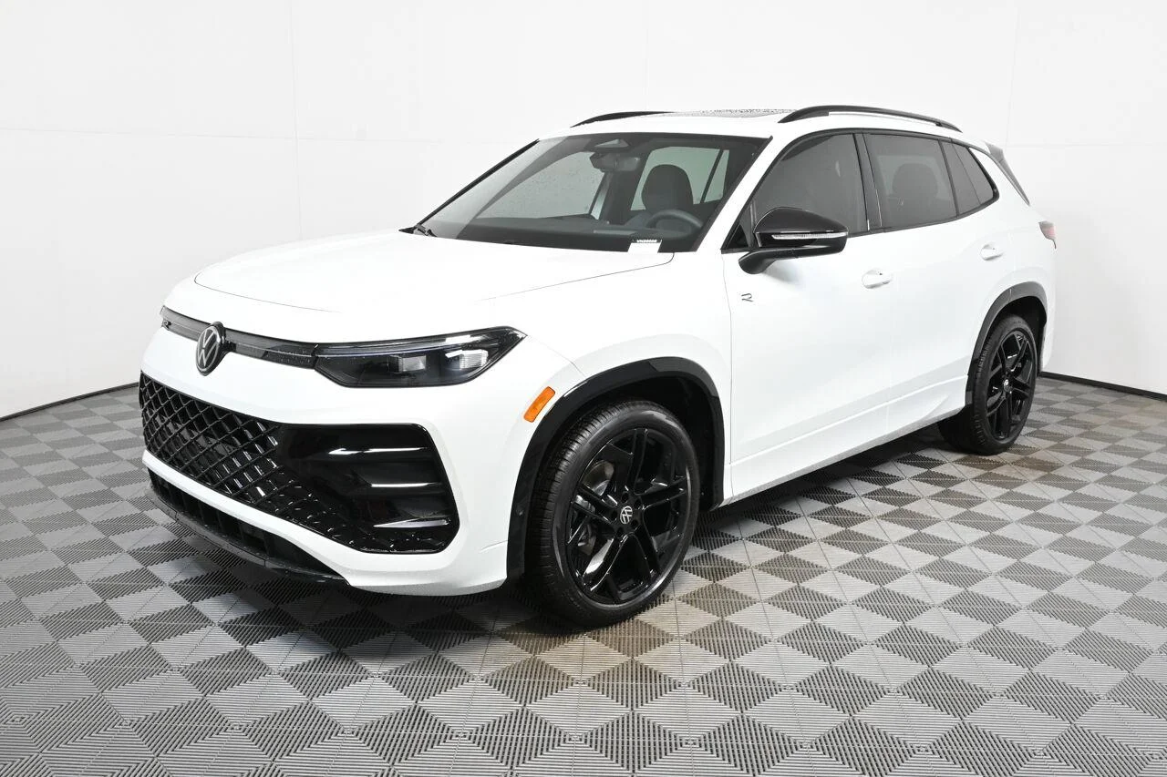 New 2026 Opal White Pearl Volkswagen SE R-Line Black image 23