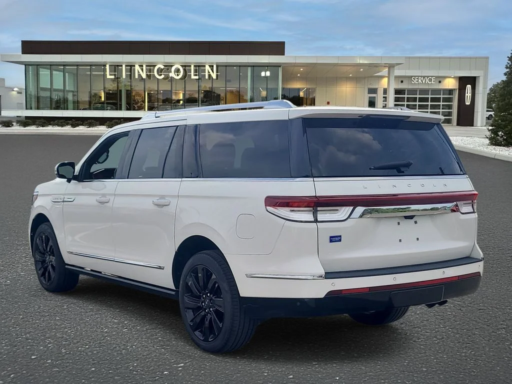 Certified Used 2023 White Lincoln Reserve image 3