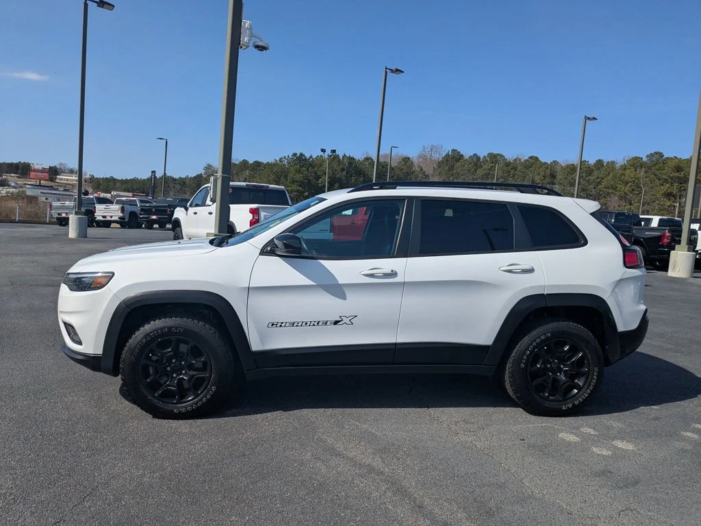 Used 2022 Bright White Clearcoat Jeep X image 8