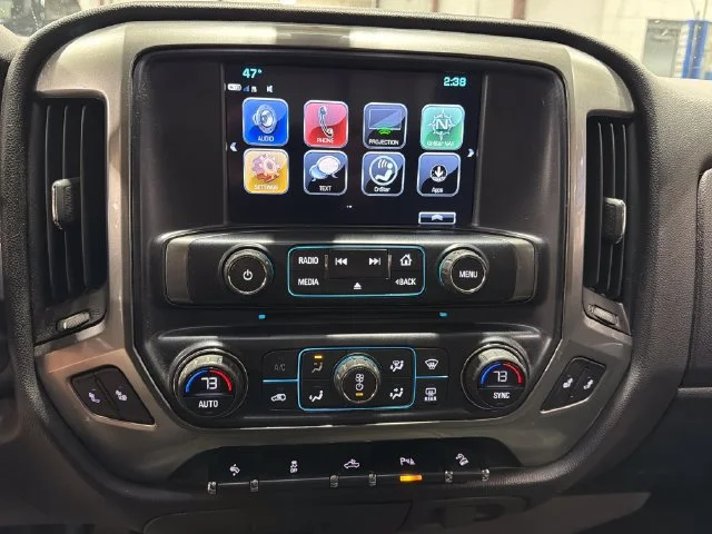 Used 2018 SUMMIT WHITE Chevrolet LT image 24