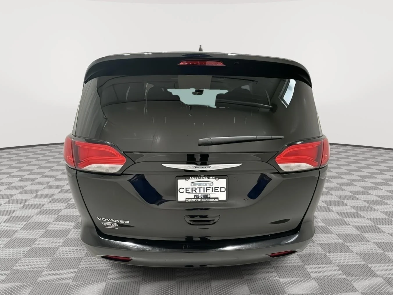 Used 2024 Diamond Black Crystal Pearlcoat Chrysler LX image 4