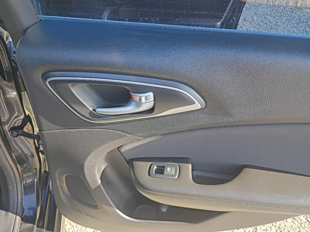Used 2016 Black Clearcoat Chrysler Limited image 15