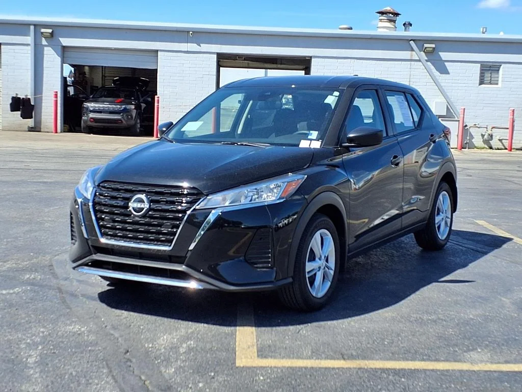 Used 2025 Nissan KICKS PLAY Base with VIN 3N1CP5BV5SL480298 for sale in Kansas City