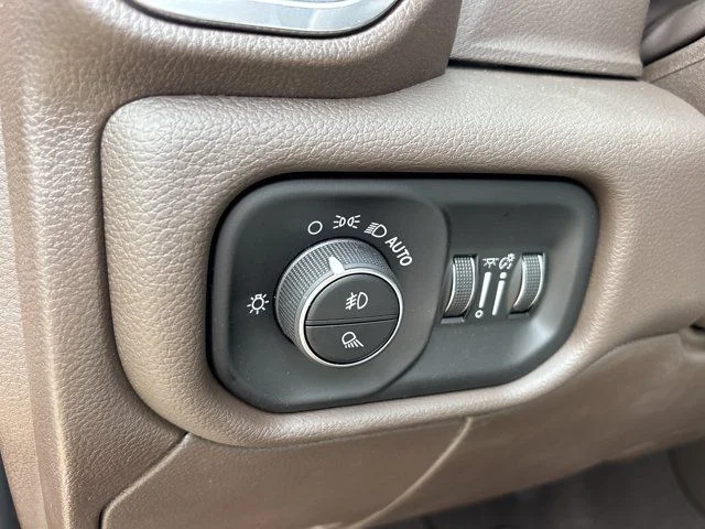 New 2026 Molten Red Pearl-Coat Exterior Paint RAM Laramie image 27