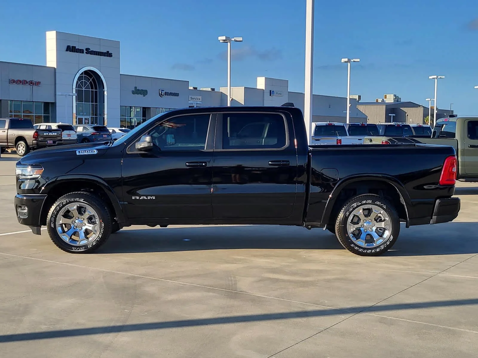 New 2026 Diamond Black Crystal Pearl-Coat Exterior Paint RAM Lone Star image 2