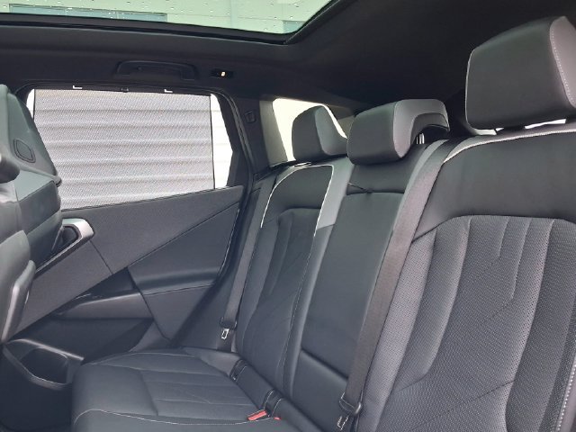 Used 2025 Gray BMW M50 xDrive image 25