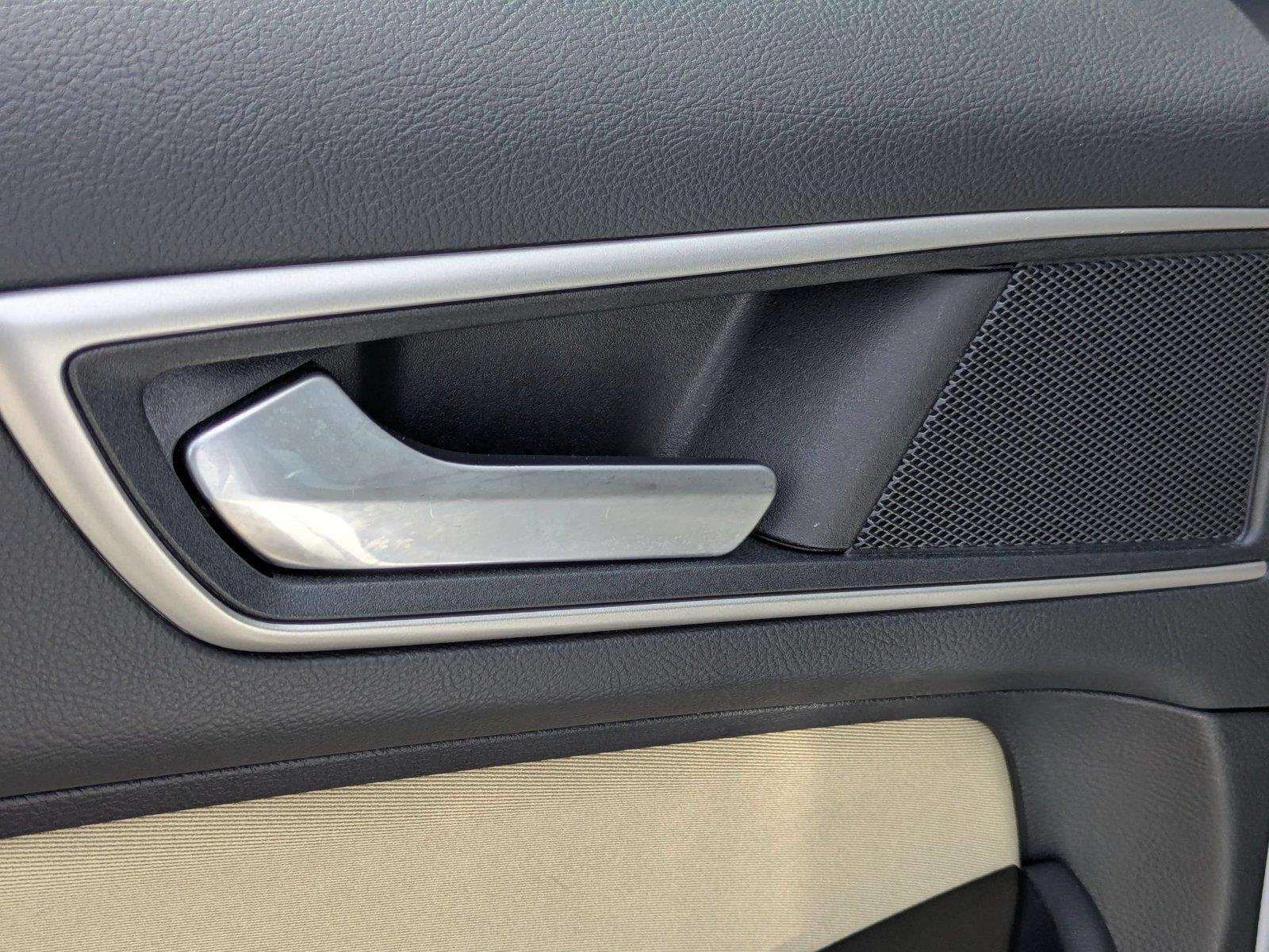 Used 2019  Ford SEL image 26